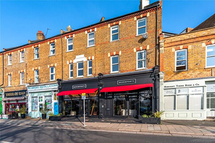 2 Bedroom Flat For Sale In The Green, Twickenham, TW2