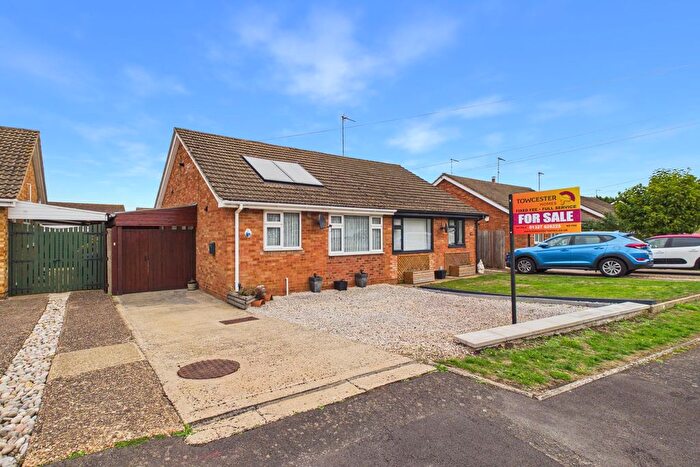 2 Bedroom Bungalow For Sale In Norton Crescent, Towcester, NN12