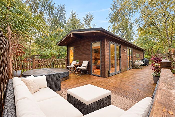 2 Bedroom Mobile/park Home For Sale In Hollicarrs, Escrick, York, North Yorkshire, YO19