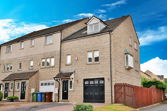 4 Bedroom Town House To Rent In Holmefield Gardens, Barrowford, Nelson, BB9