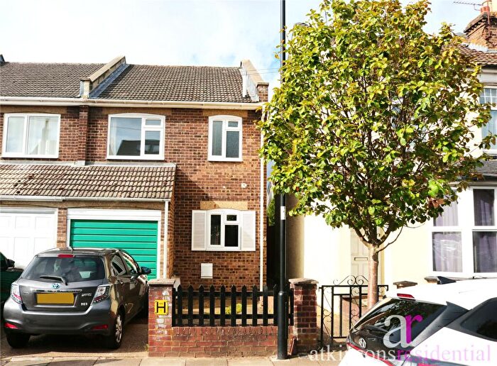 3 Bedroom Semi-Detached House For Sale In Lavender Road, Enfield, Middlesex, EN2