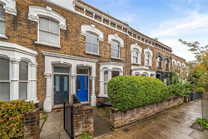 2 Bedroom Apartment For Sale In Palatine Road, London, N16