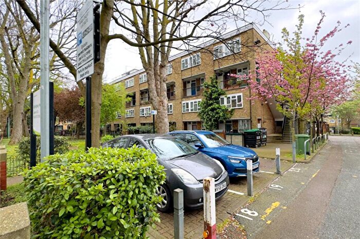 3 Bedroom Apartment For Sale In Larchfield House, Highbury Estate, London, N5