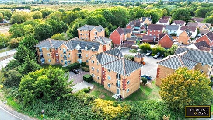 2 Bedroom Flat For Sale In Browning Drive, Wickford, SS12