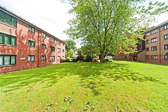 Studio To Rent In St Christophers Gardens, Thornton Heath, CR7