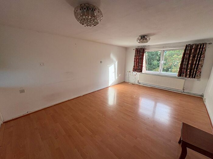 1 Bedroom Barn Conversion To Rent In Convent Way, Southall, UB2