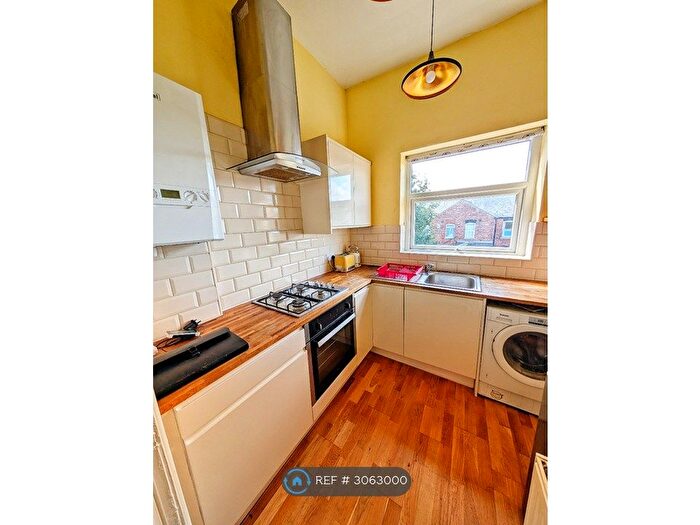 3 Bedroom Flat To Rent In Stockport Road, Manchester, M19