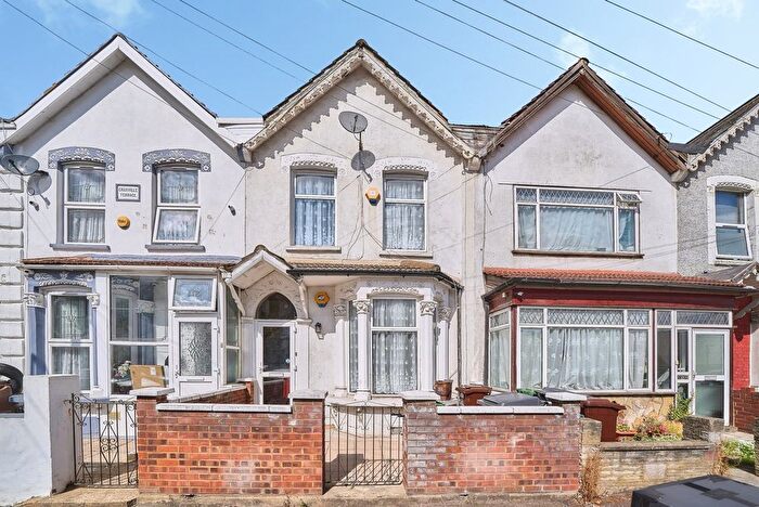 3 Bedroom Detached House For Sale In Albert Road, Walthamstow, E17