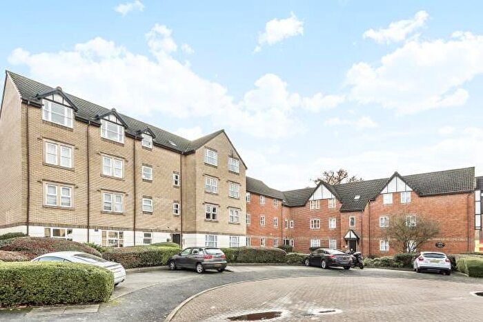2 Bedroom Flat For Sale In Rembrandt Way, Reading, RG1