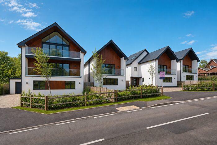 4 Bedroom Detached House For Sale In The Furlongs, Tadworth, KT20