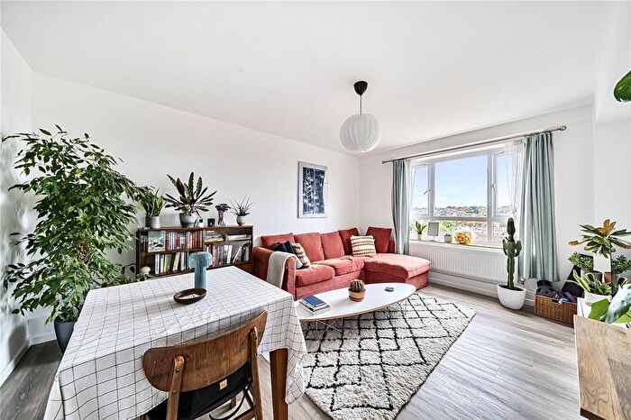 2 Bedroom Flat For Sale In Benton's Rise, London, SE27