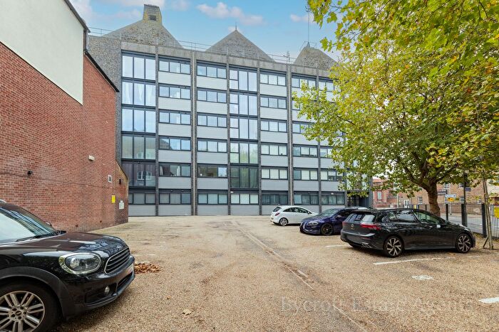 2 Bedroom Flat For Sale In Yarmouth Way, Great Yarmouth, NR30