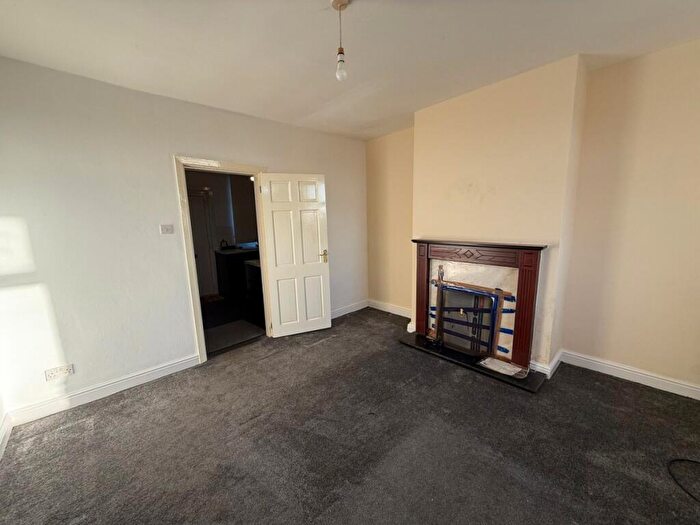 2 Bedroom House To Rent In College Terrace, Darfield, S73