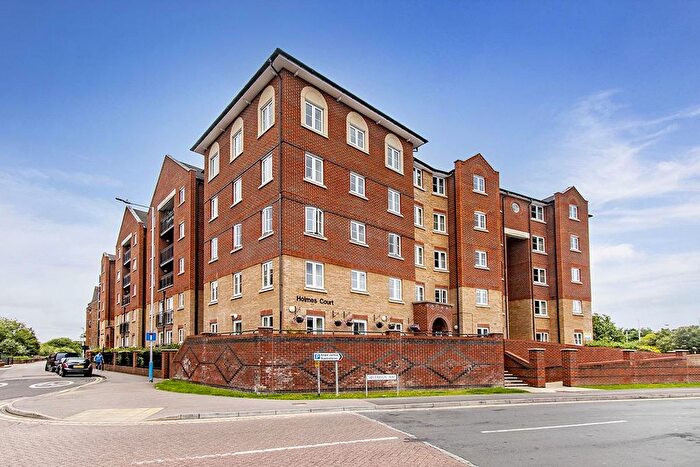 2 Bedroom Flat For Sale In Bedroom Bathroom Retirement Flat, Medway Wharf Road, Tonbridge, TN9