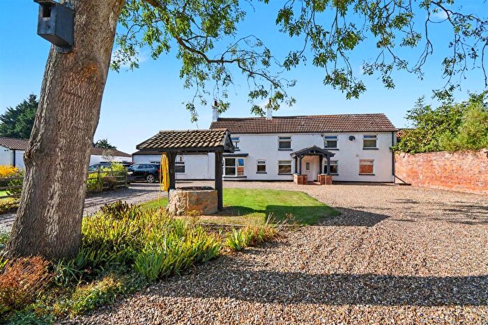 3 Bedroom Link Detached House For Sale In Cadney, DN20