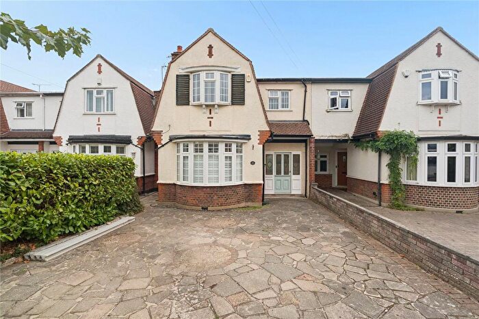 4 Bedroom Semi-Detached House For Sale In Eversleigh Gardens, Upminster, RM14