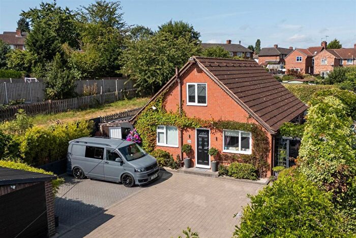 3 Bedroom Detached House For Sale In Hollingwood Crescent, Hollingwood, Chesterfield, S43