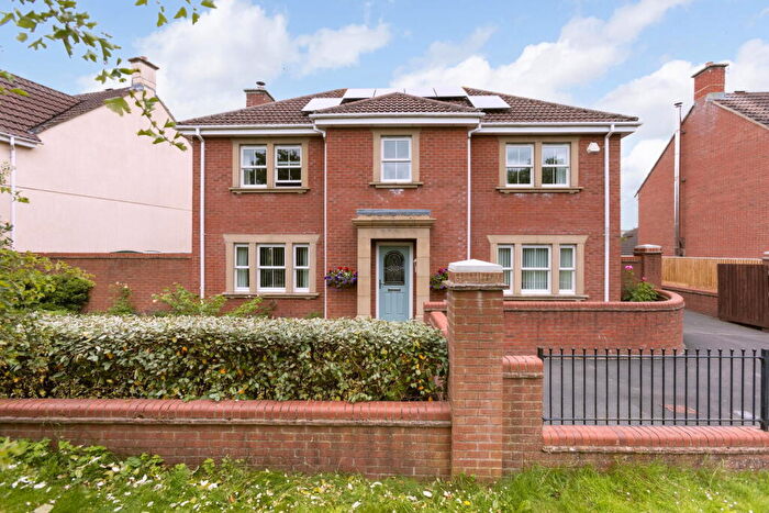 4 Bedroom Detached House For Sale In Newlands Walk, Devizes, Wiltshire, SN10