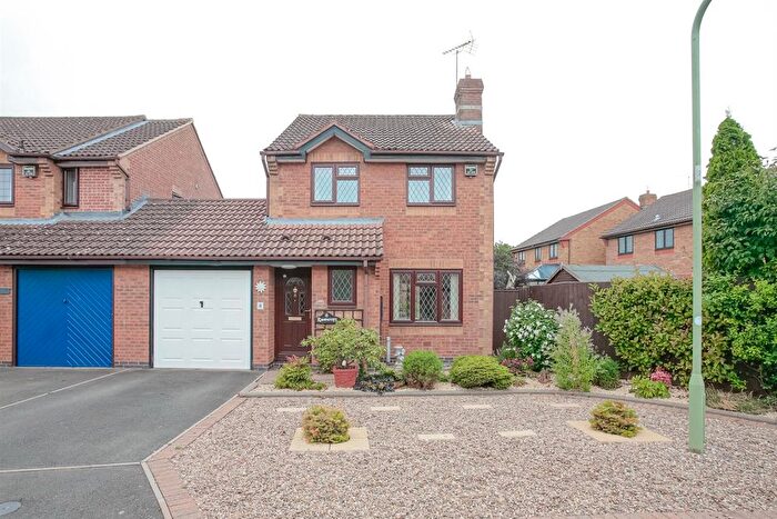 3 Bedroom Detached House To Rent In Ravencroft, Bicester, OX26