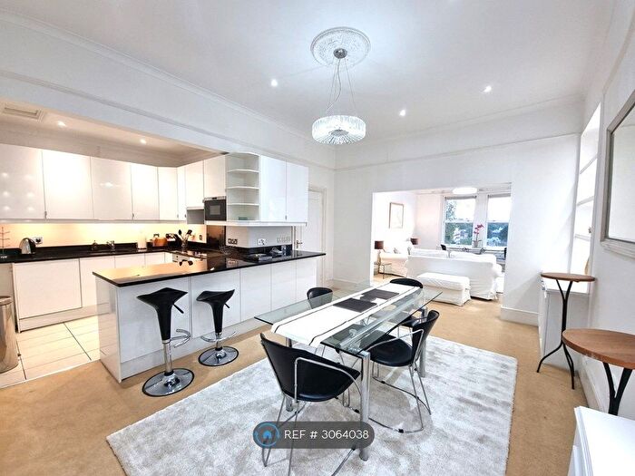 3 Bedroom Maisonette To Rent In Petersham Road, Richmond, Surrey, TW10