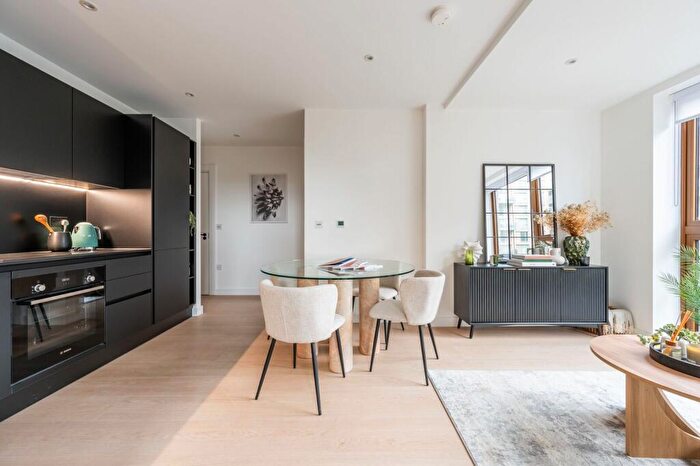 2 Bedroom Flat To Rent In Dod Street, Westferry, London, E14