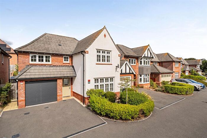 4 Bedroom Detached House For Sale In Lapwing Close, Dawlish, EX7