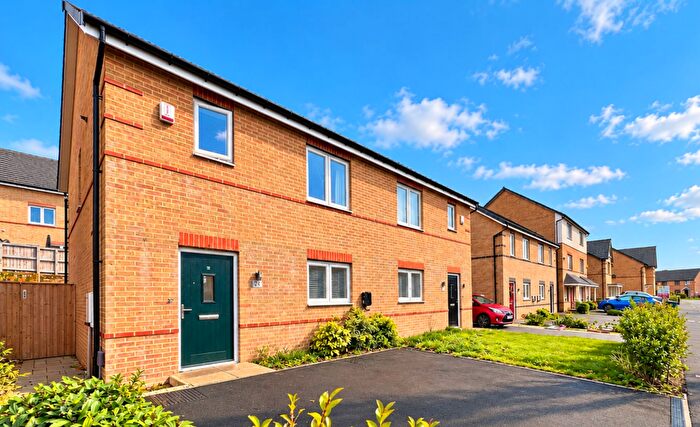 3 Bedroom Semi-Detached House For Sale In Mallard Court, Huddersfield, HD4