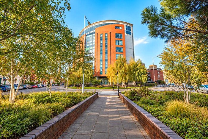 2 Bedroom Apartment For Sale In Flat, Kennet Street, Reading, Berkshire, RG1