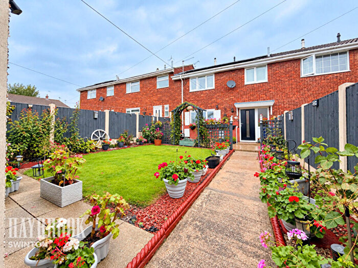 3 Bedroom Terraced House For Sale In Lime Tree Walk, Doncaster, DN12