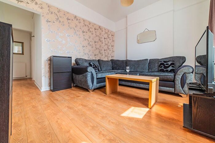 1 Bedroom Flat For Sale In Monthermer Road, Cathays, CF24