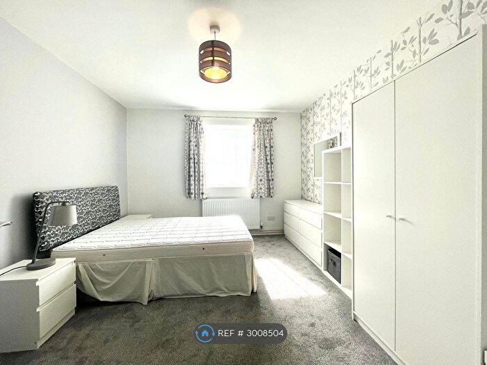 3 Bedroom Flat To Rent In Westbury-On-Trym, Bristol, BS10