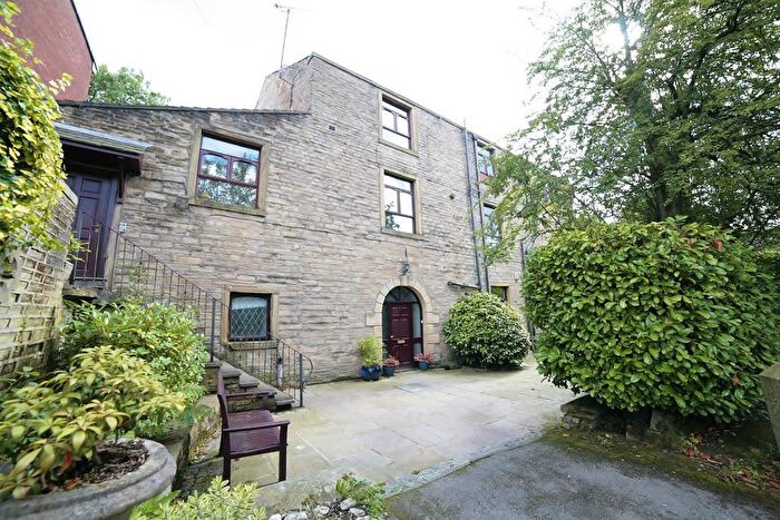 3 Bedroom Apartment To Rent In High Street, Lees, Oldham, OL4
