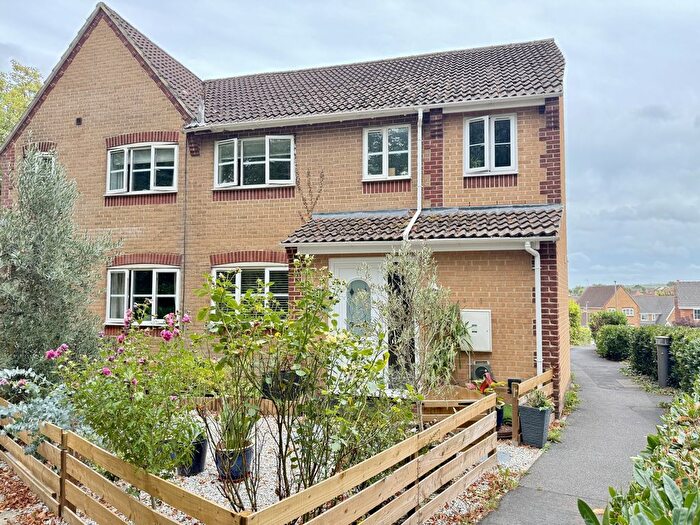 4 Bedroom Semi-Detached House For Sale In Pridhams Way, Exminster, EX6