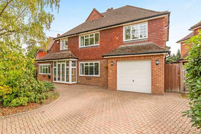4 Bedroom Detached House For Sale In Lincoln Drive, Pyrford, Surrey, GU22