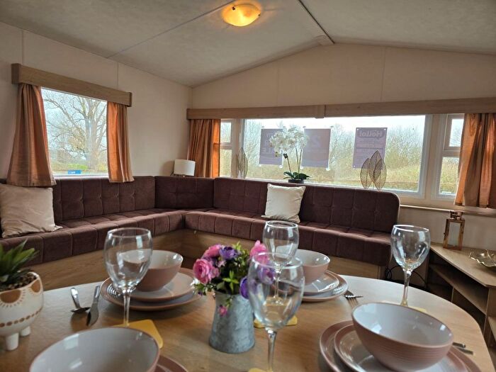 2 Bedroom Mobile/park Home For Sale In Dymchurch Road, New Romney, TN28