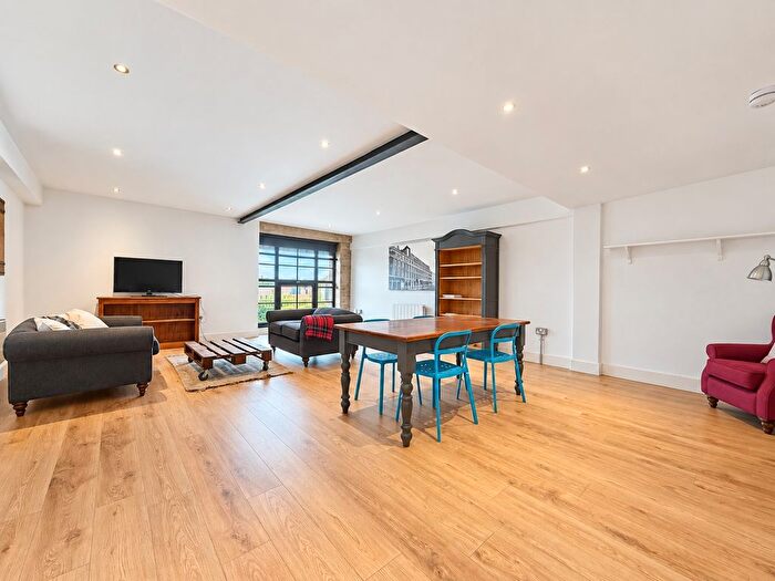 2 Bedroom Flat To Rent In Crispin Lofts, New York Road, Leeds, West Yorkshire, LS2