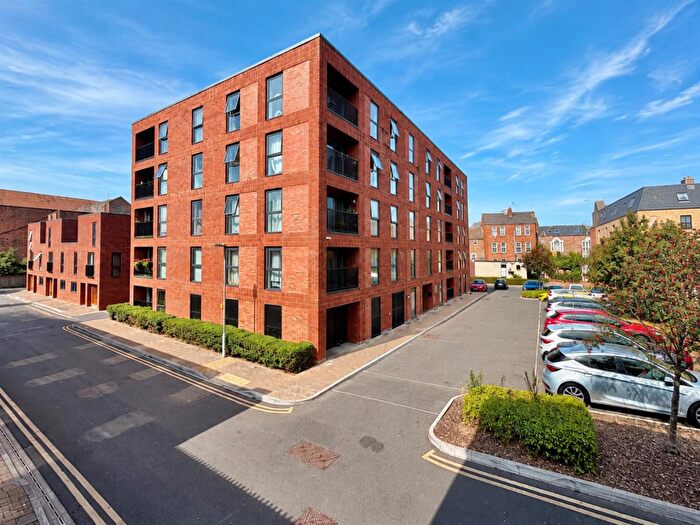 2 Bedroom Apartment For Sale In Friars Orchard, Gloucester, GL1