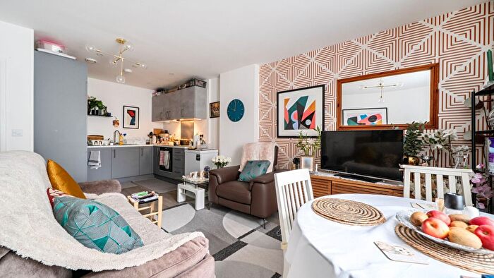 1 Bedroom Flat For Sale In Kenavon Drive, Reading, RG1