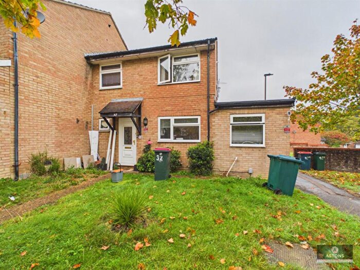 4 Bedroom End Of Terrace House To Rent In Payne Close, Crawley, RH10