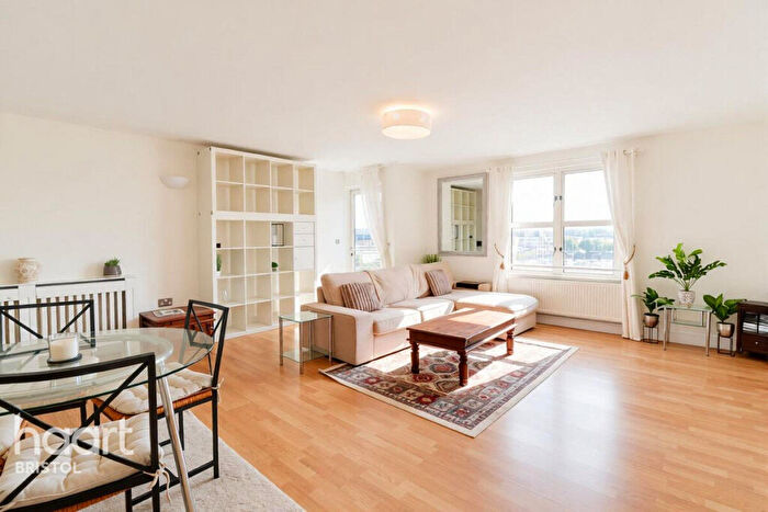 2 Bedroom Apartment To Rent In Hotwell Road, Bristol, BS8