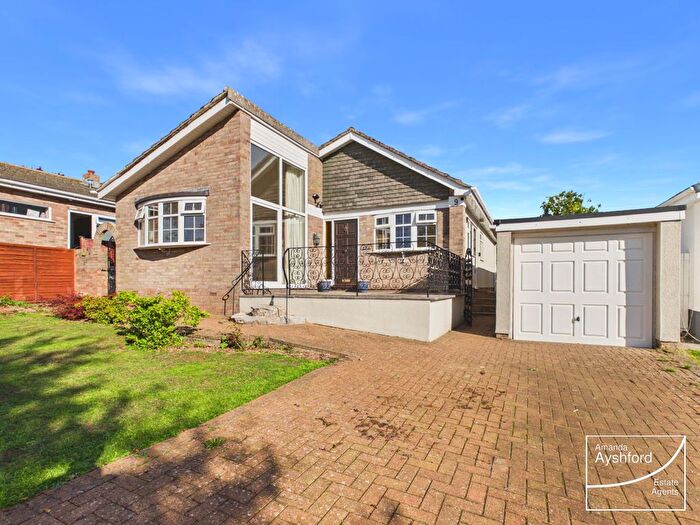 2 Bedroom Detached Bungalow For Sale In Winsford Road, Livermead, Torquay, TQ2