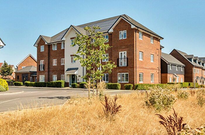 2 Bedroom Flat For Sale In Barley Road, Finchwood Park, Wokingham, RG40