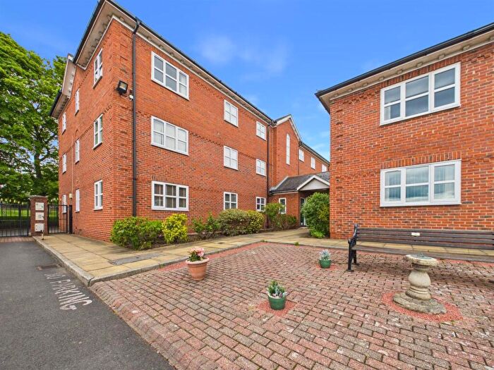 2 Bedroom Flat For Sale In Richmond Court, NE9