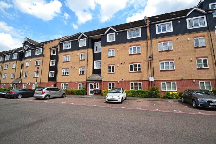 2 Bedroom Flat To Rent In Longman Court, Stationers Place, Hemel Hempstead, HP3