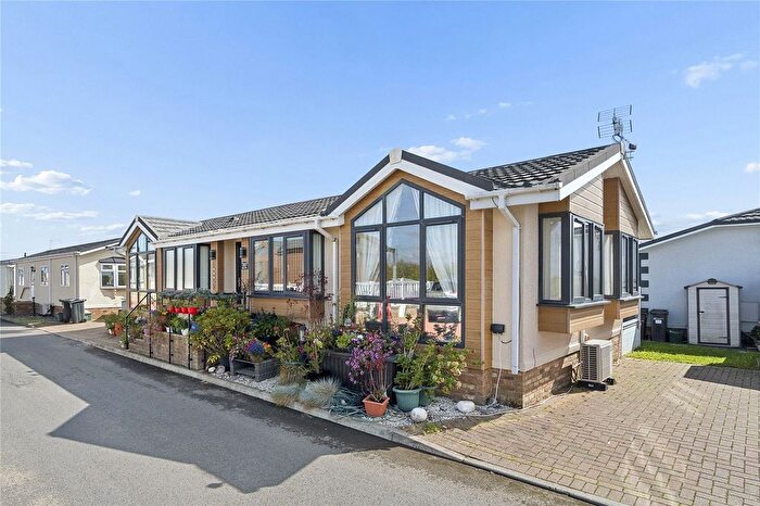 2 Bedroom Mobile/park Home For Sale In Maple Mews, Hayes Country Park, Battlesbridge, Wickford, SS11