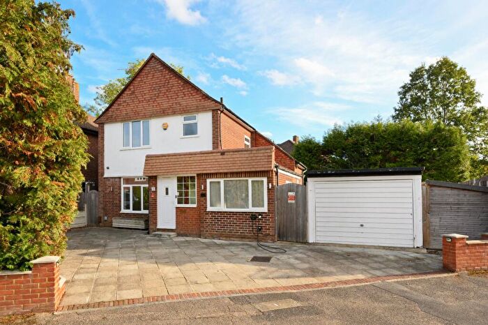3 Bedroom Detached House For Sale In Oaks Way, Long Ditton, Surbiton, Surrey, KT6