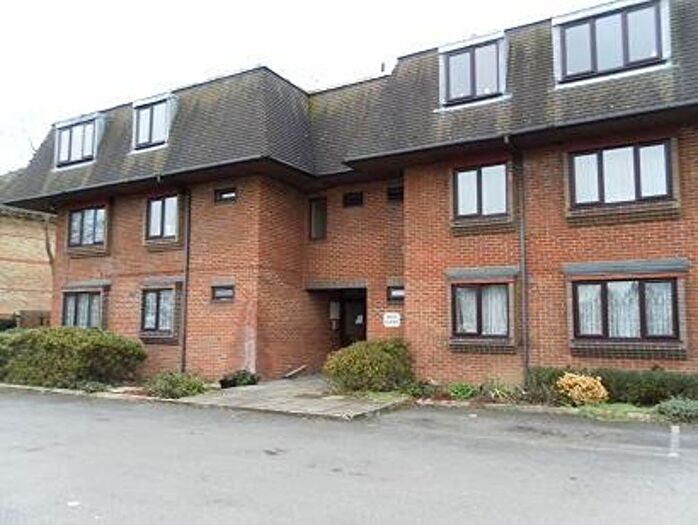 1 Bedroom Flat To Rent In Dean Court, North Orbital Road, Watford, WD25
