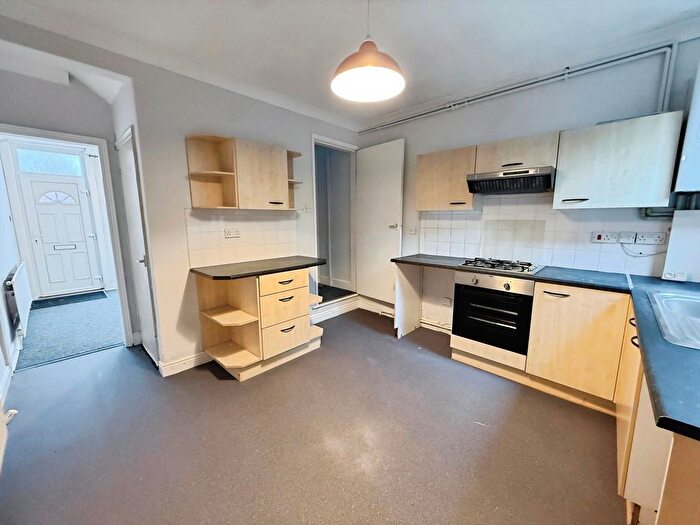 2 Bedroom End Of Terrace House To Rent In Bradgate Road, Forest Fields, Nottingham, NG7