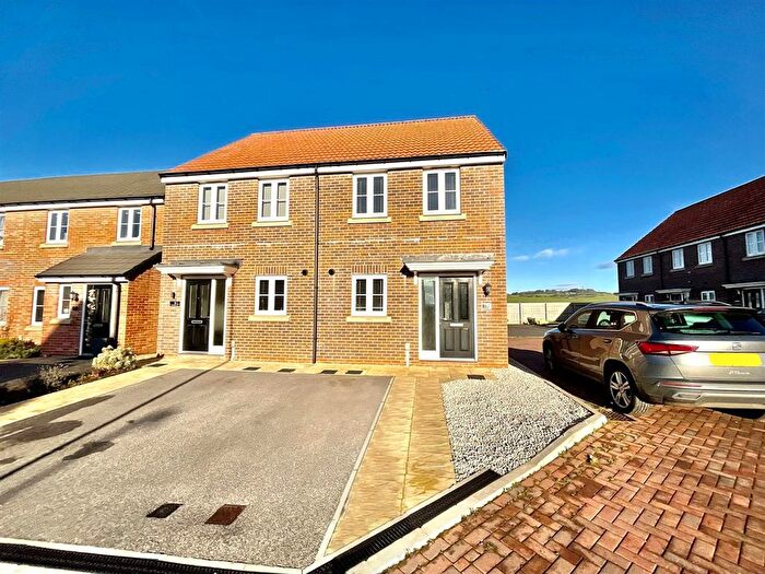 2 Bedroom Property To Rent In Shetland Drive, Seamer, YO12