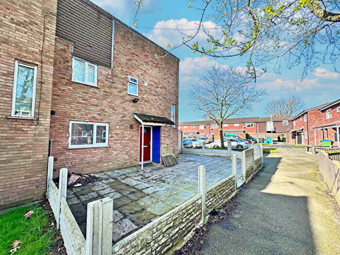 6 Bedroom End Of Terrace House For Sale In Ratcliff Walk, Oldbury, B69
